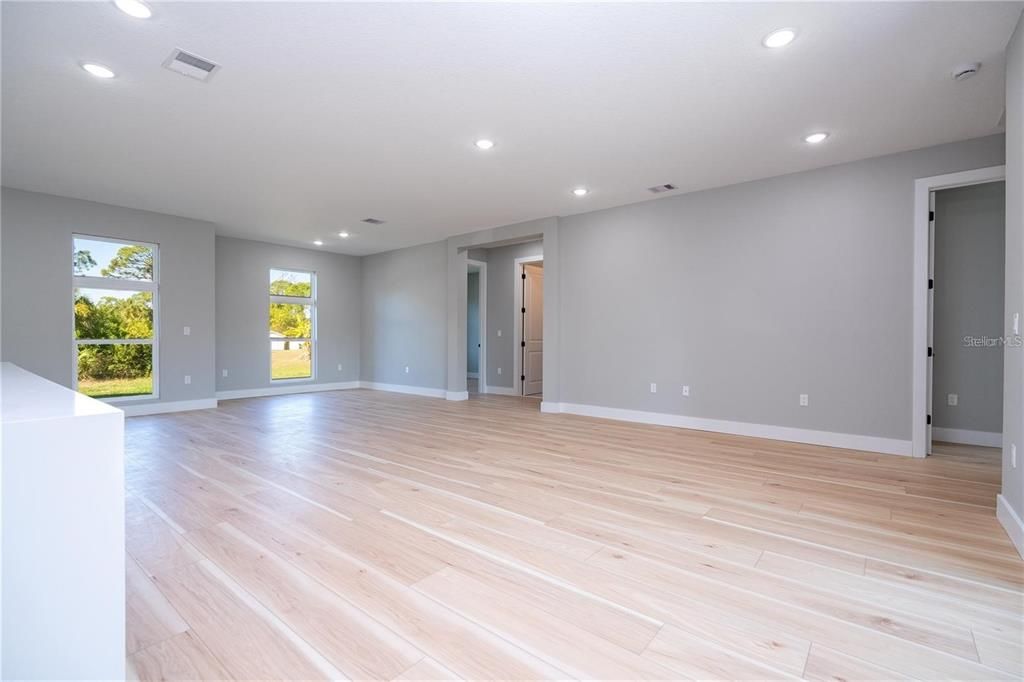For Rent: $2,200 (4 beds, 3 baths, 1795 Square Feet)
