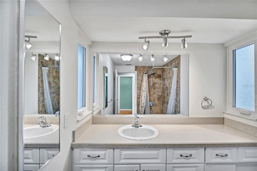 For Sale: $440,000 (3 beds, 2 baths, 1688 Square Feet)
