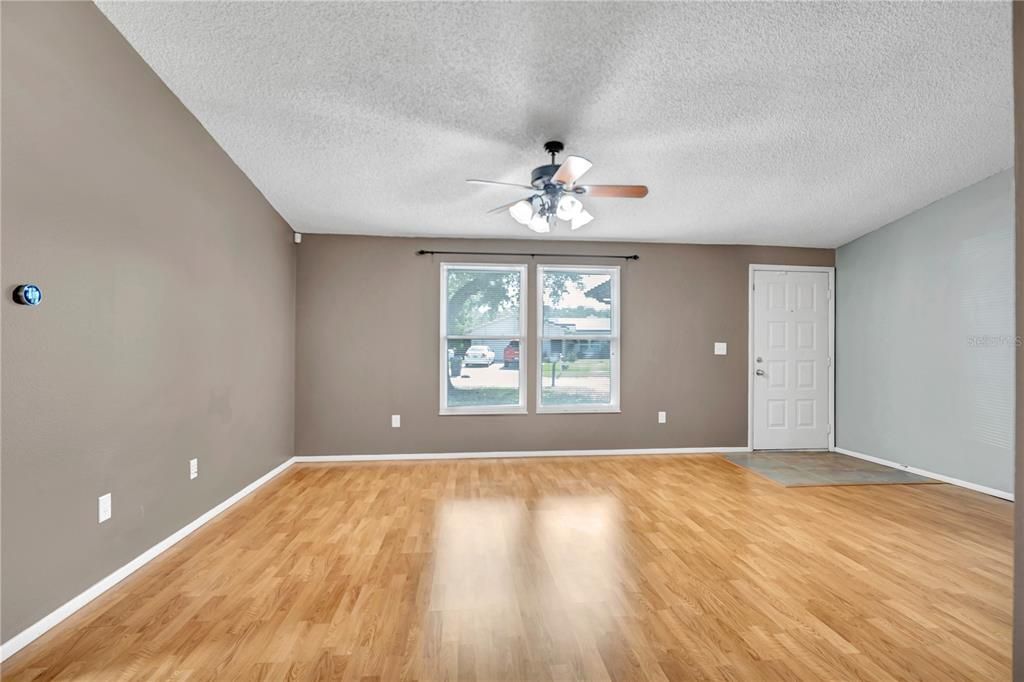 For Sale: $440,000 (3 beds, 2 baths, 1688 Square Feet)