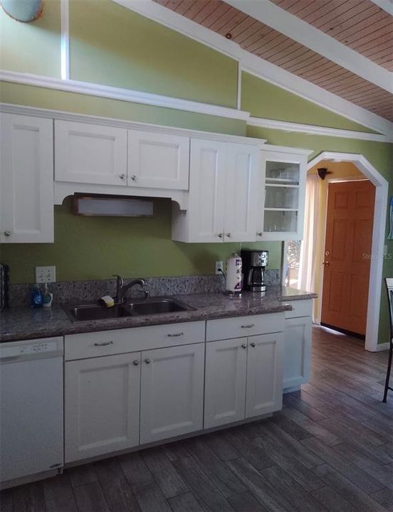 В аренду: $3,550 (2 спален, 2 ванн, 1074 Квадратных фут)