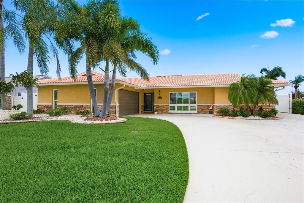 For Sale: $1,020,000 (4 beds, 3 baths, 2222 Square Feet)