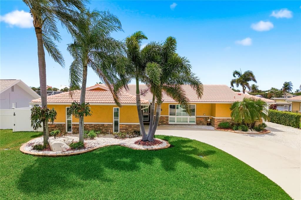 For Sale: $1,020,000 (4 beds, 3 baths, 2222 Square Feet)