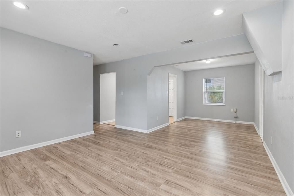 For Sale: $229,900 (3 beds, 1 baths, 1355 Square Feet)