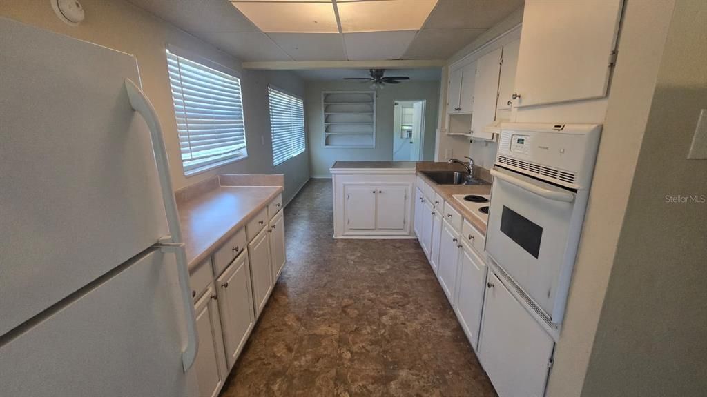 For Sale: $295,000 (3 beds, 1 baths, 1369 Square Feet)