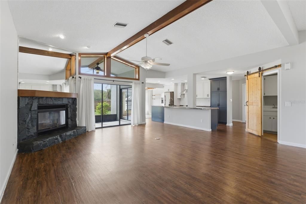Activo con contrato: $305,000 (3 camas, 2 baños, 1798 Pies cuadrados)