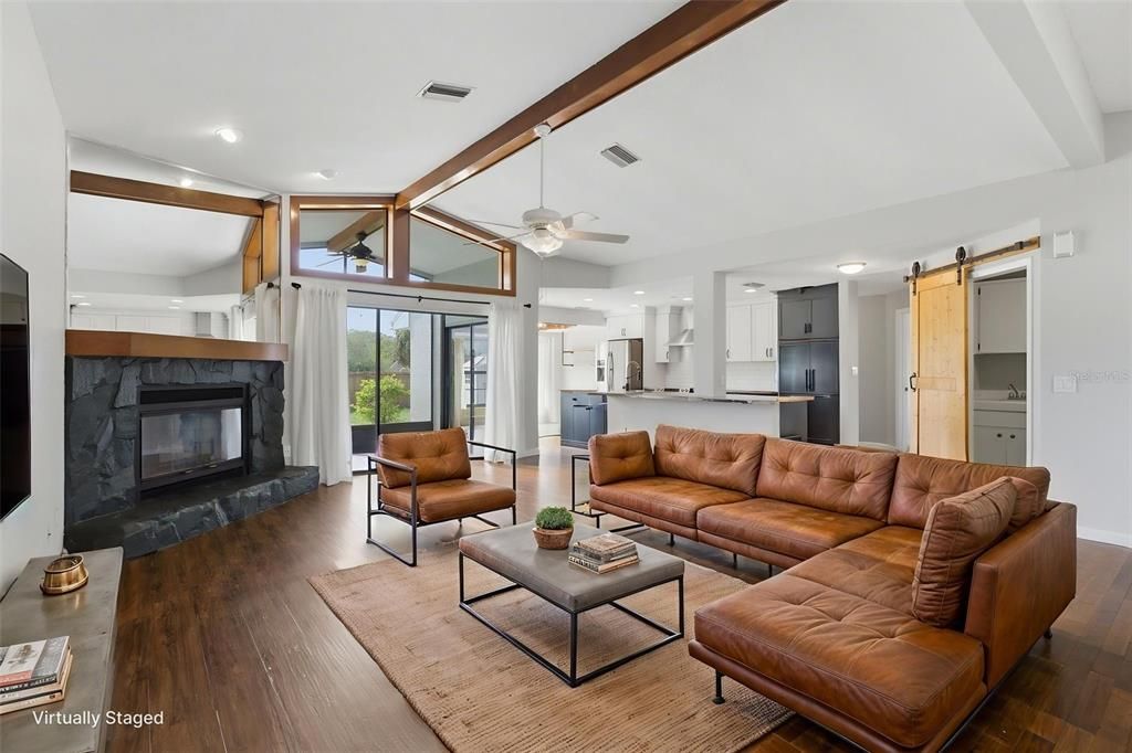 Activo con contrato: $305,000 (3 camas, 2 baños, 1798 Pies cuadrados)