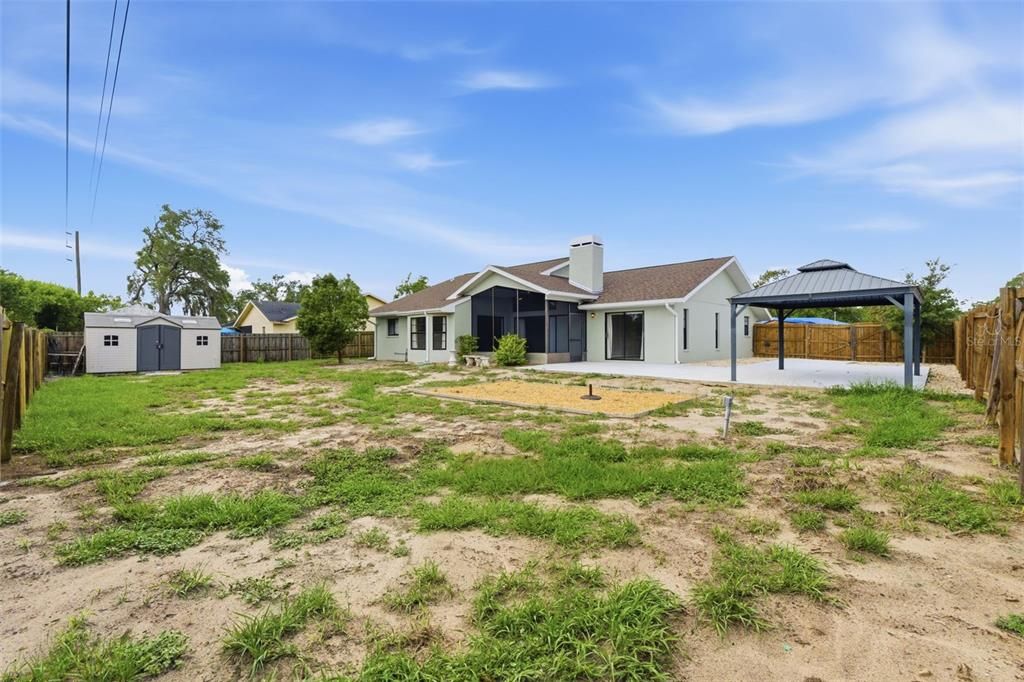 Activo con contrato: $305,000 (3 camas, 2 baños, 1798 Pies cuadrados)