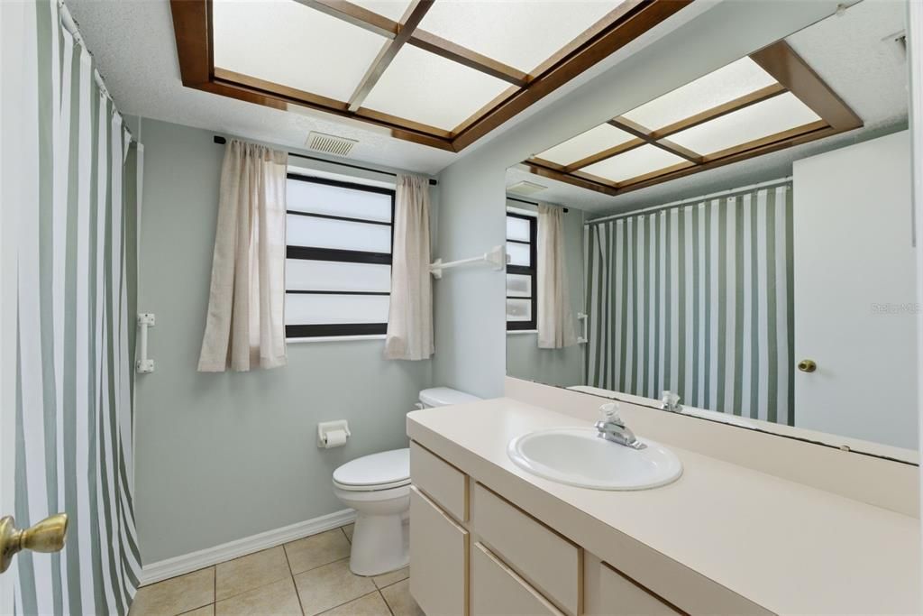 Activo con contrato: $305,000 (3 camas, 2 baños, 1798 Pies cuadrados)