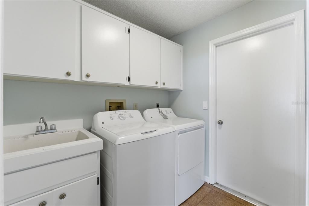 Activo con contrato: $305,000 (3 camas, 2 baños, 1798 Pies cuadrados)
