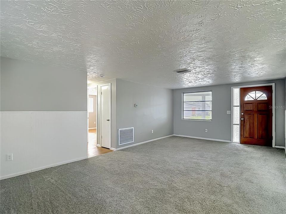 For Sale: $227,900 (2 beds, 2 baths, 1098 Square Feet)