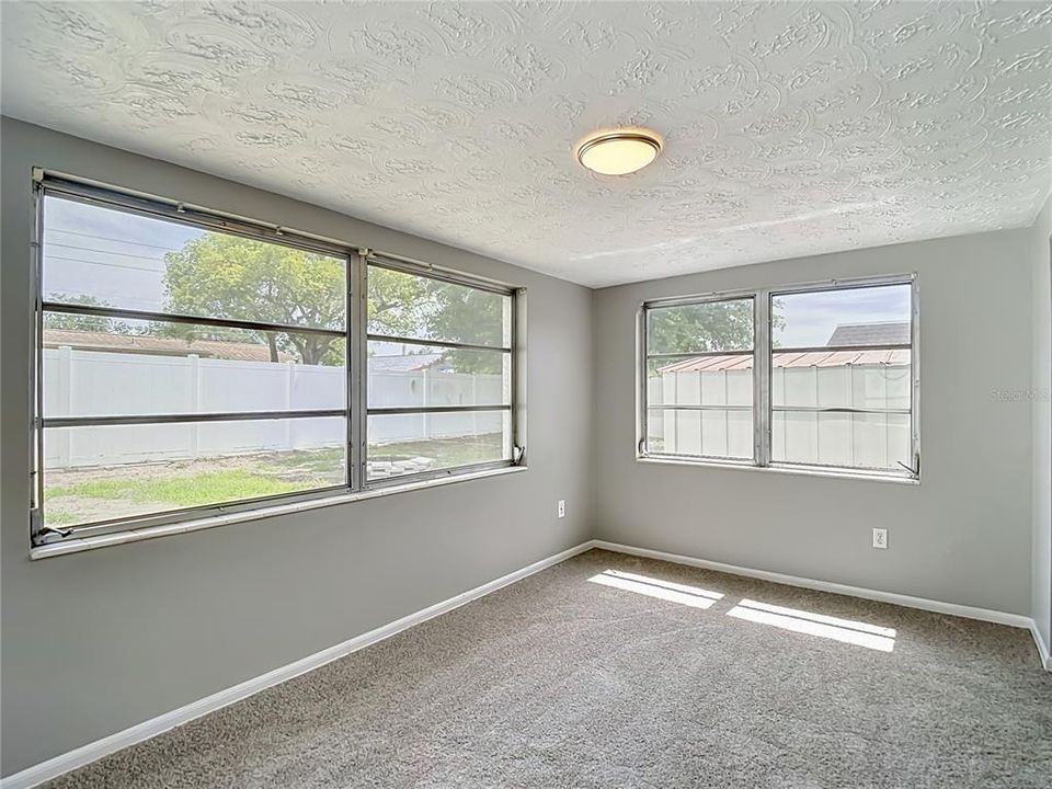 For Sale: $227,900 (2 beds, 2 baths, 1098 Square Feet)