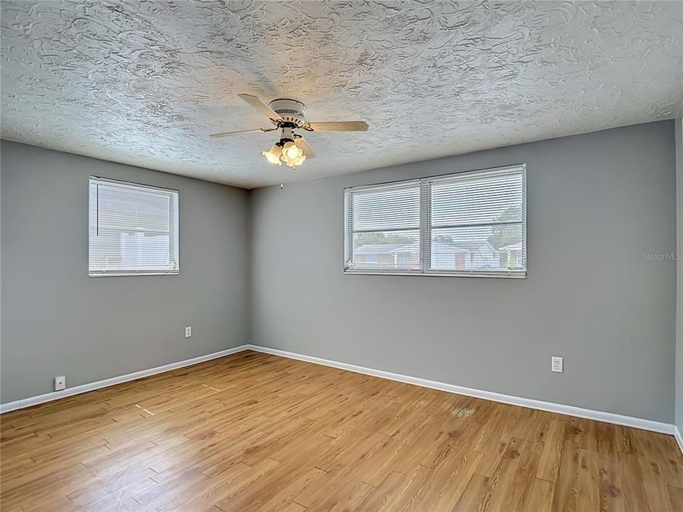 For Sale: $227,900 (2 beds, 2 baths, 1098 Square Feet)