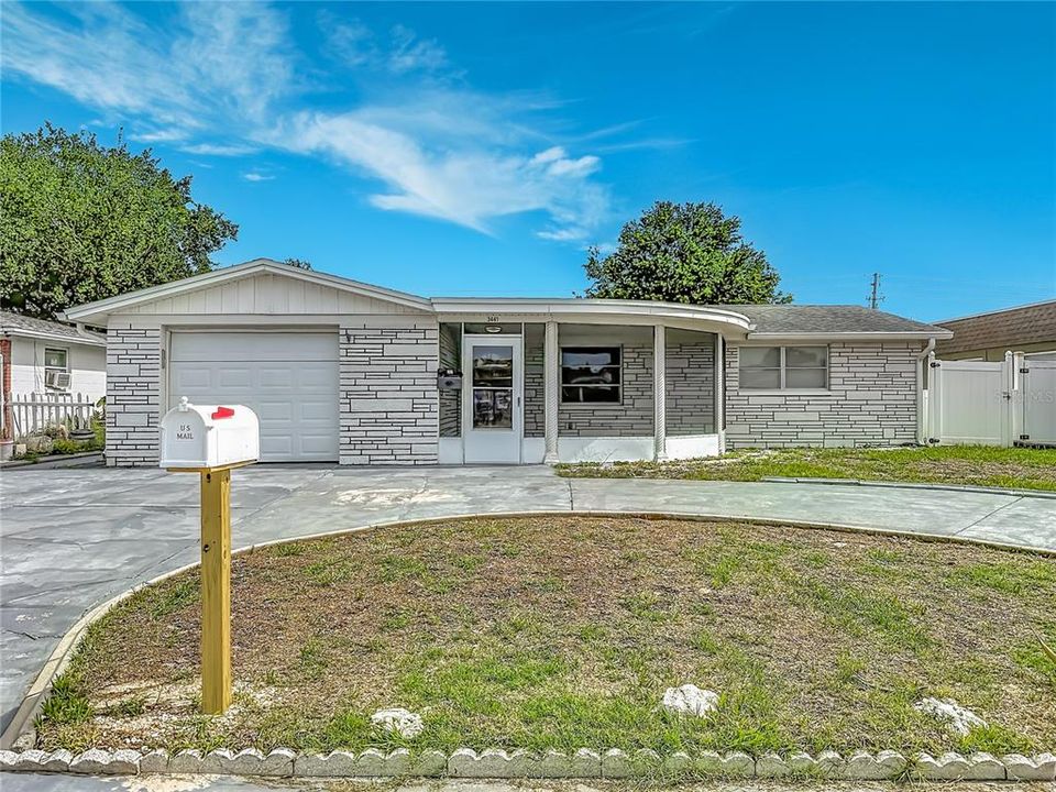 For Sale: $227,900 (2 beds, 2 baths, 1098 Square Feet)