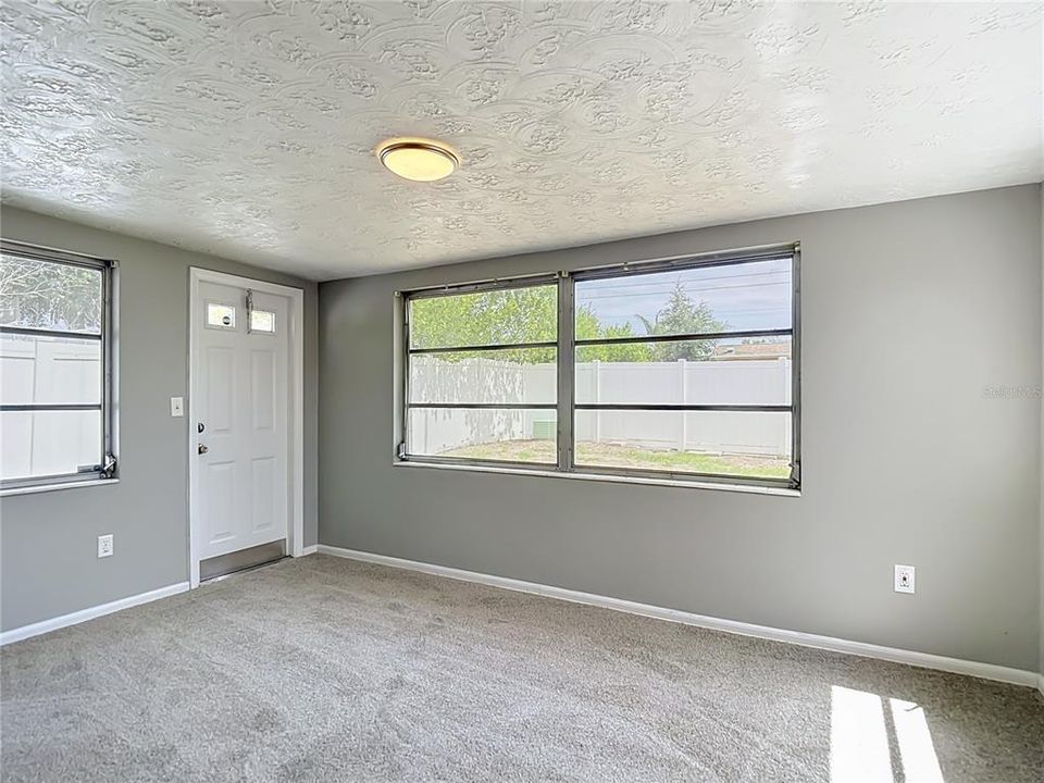 For Sale: $227,900 (2 beds, 2 baths, 1098 Square Feet)