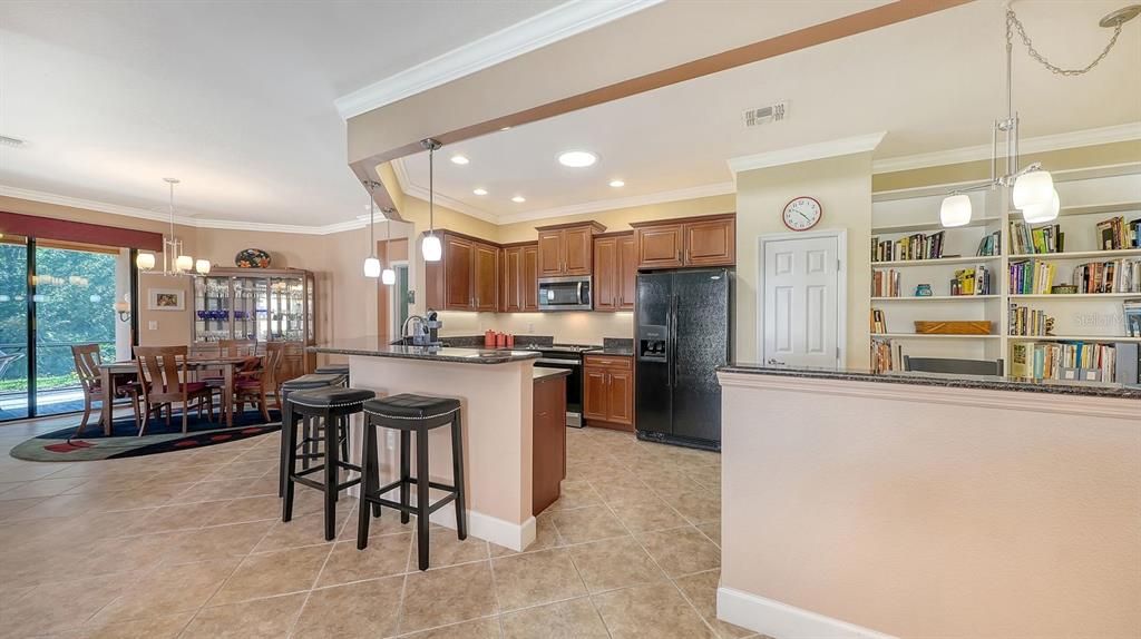 Activo con contrato: $375,000 (2 camas, 2 baños, 1685 Pies cuadrados)
