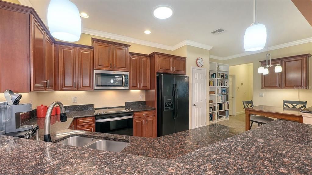 Activo con contrato: $375,000 (2 camas, 2 baños, 1685 Pies cuadrados)
