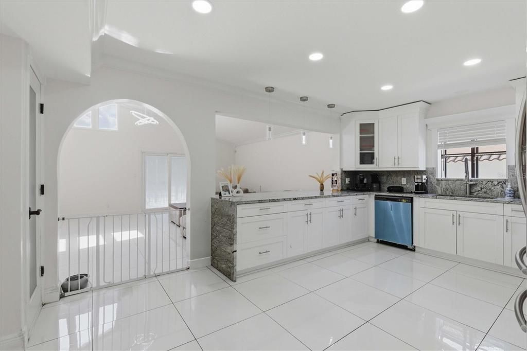 For Sale: $774,900 (4 beds, 3 baths, 2800 Square Feet)