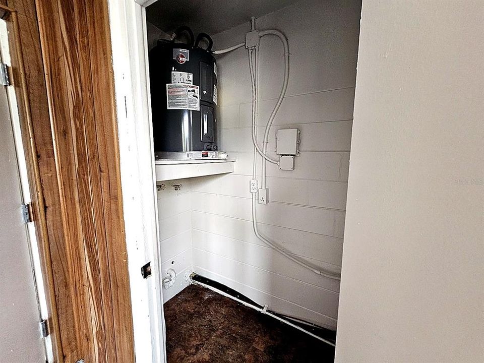 For Sale: $90,000 (1 beds, 1 baths, 605 Square Feet)