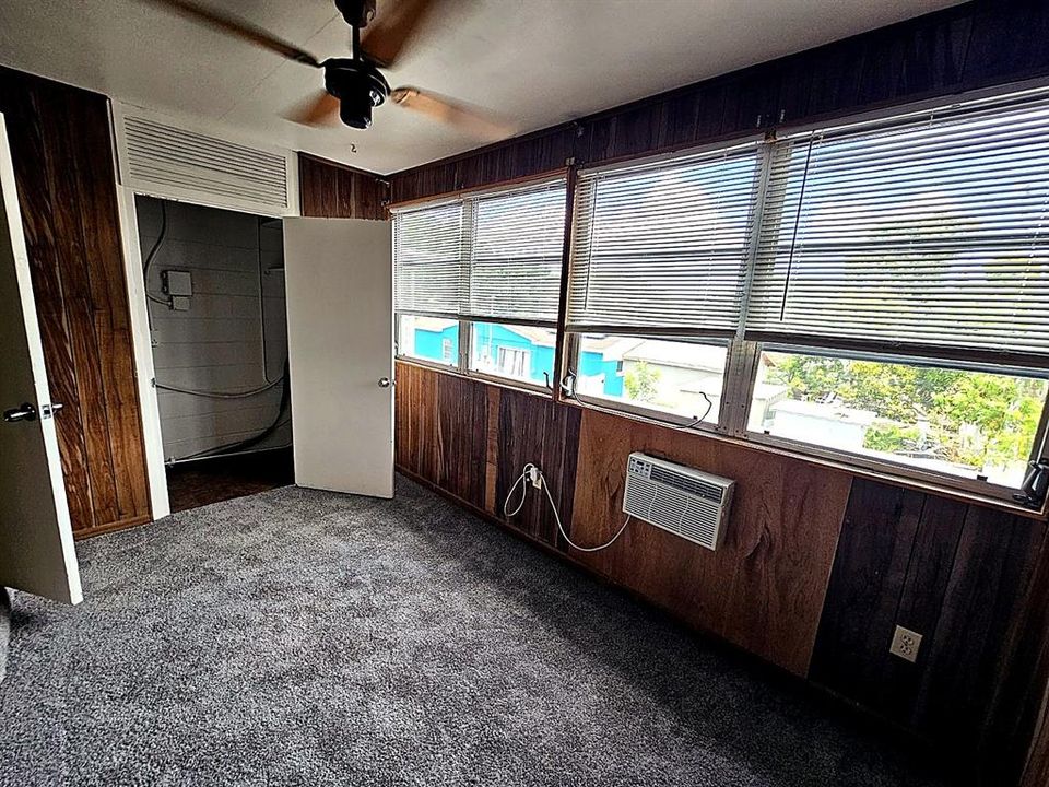For Sale: $90,000 (1 beds, 1 baths, 605 Square Feet)