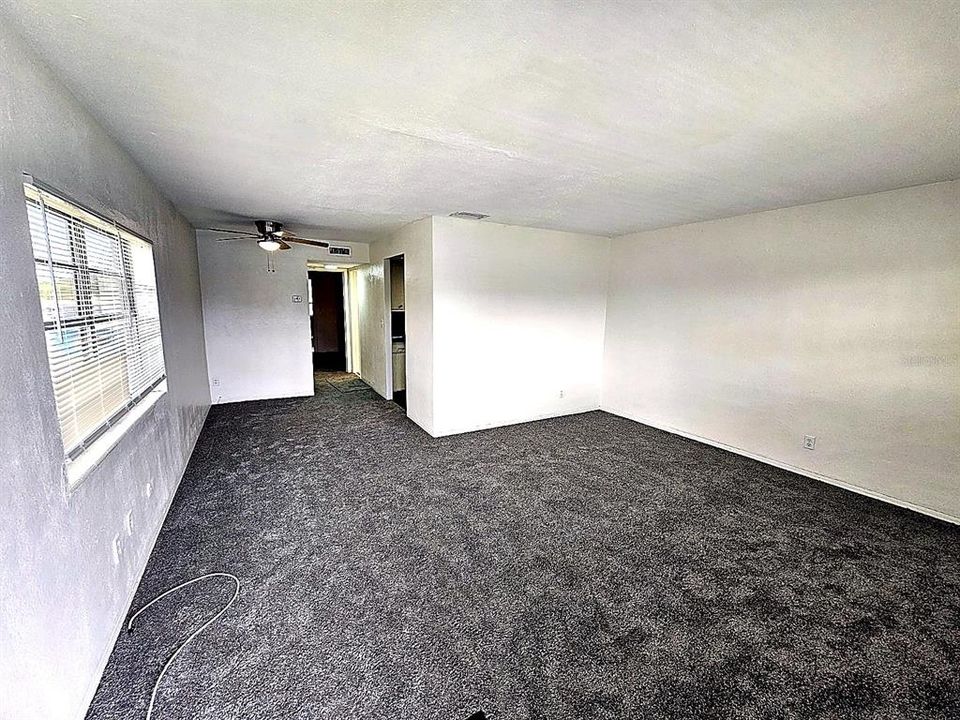 For Sale: $90,000 (1 beds, 1 baths, 605 Square Feet)