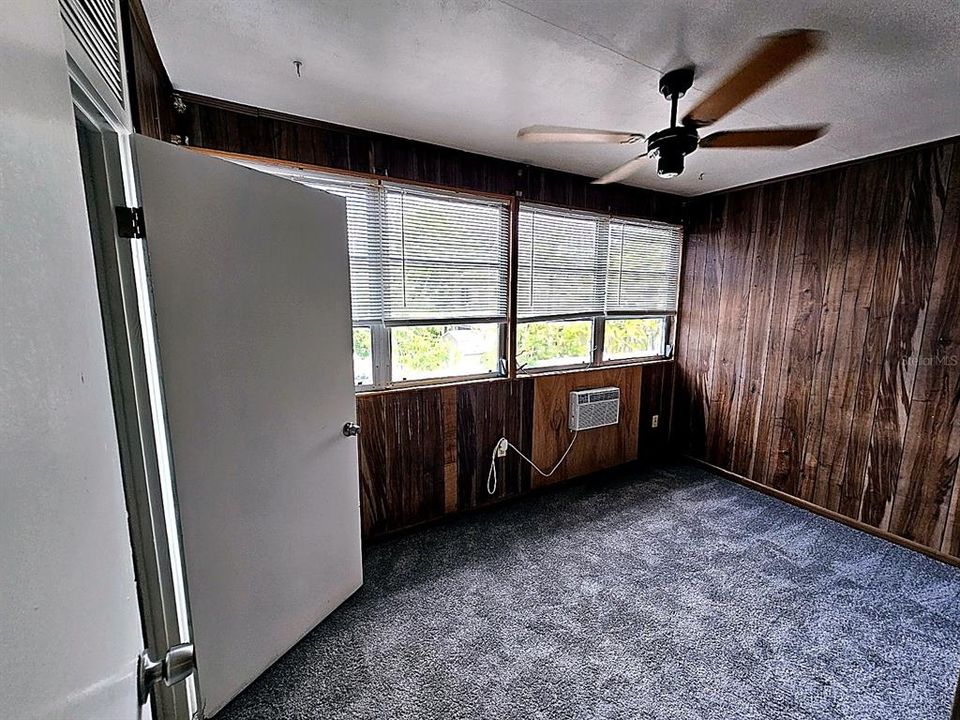 For Sale: $90,000 (1 beds, 1 baths, 605 Square Feet)