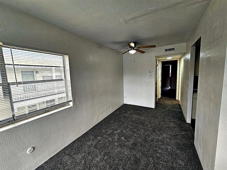 For Sale: $90,000 (1 beds, 1 baths, 605 Square Feet)