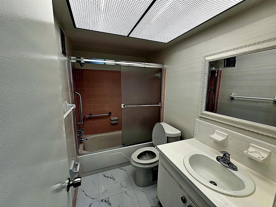 For Sale: $90,000 (1 beds, 1 baths, 605 Square Feet)