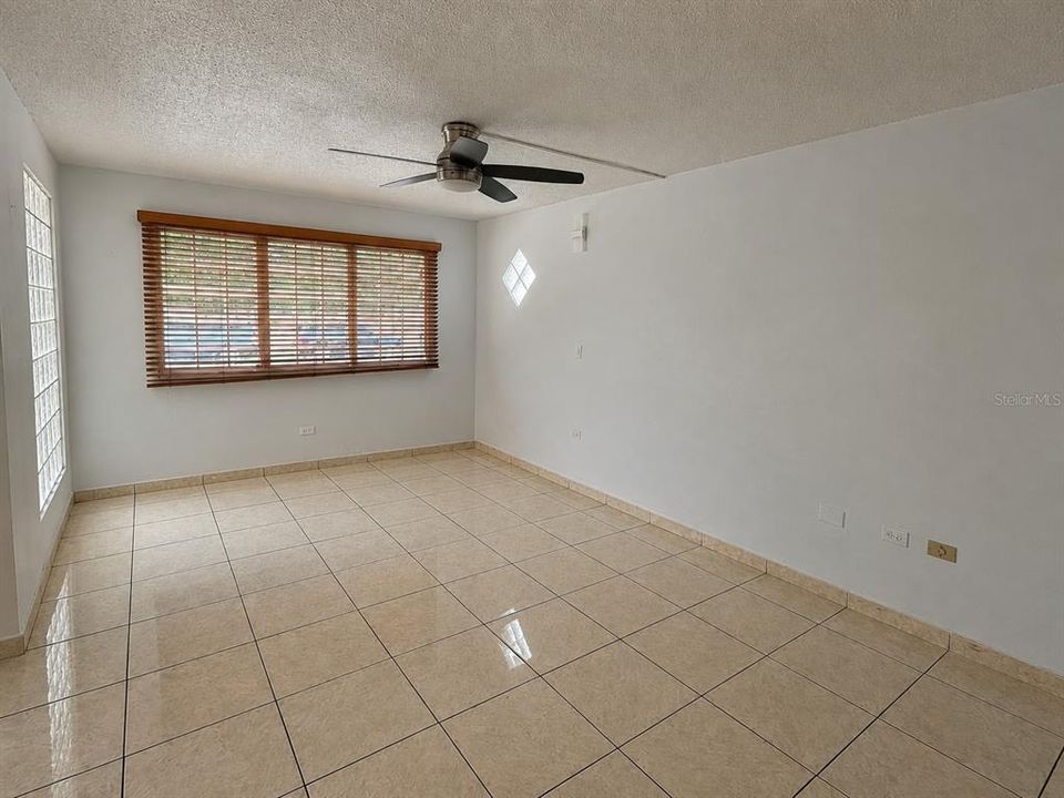 For Sale: $425,000 (3 beds, 2 baths, 1763 Square Feet)
