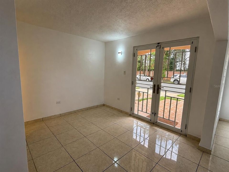 For Sale: $425,000 (3 beds, 2 baths, 1763 Square Feet)