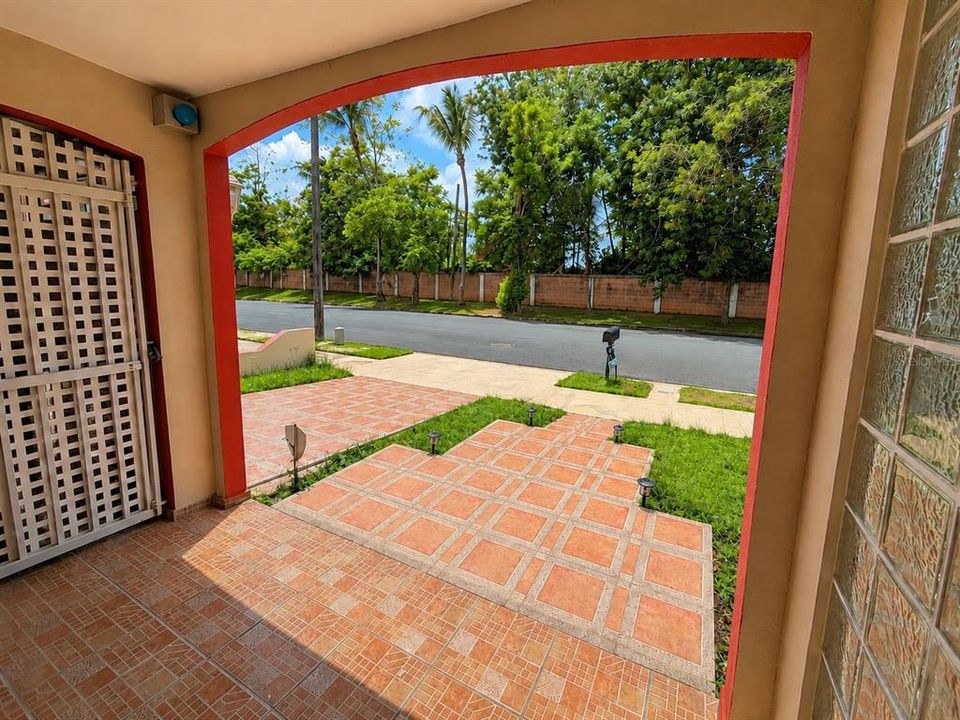 For Sale: $425,000 (3 beds, 2 baths, 1763 Square Feet)
