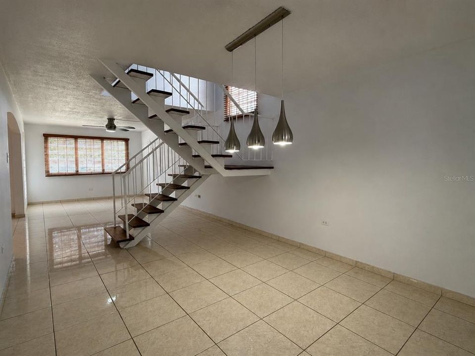 For Sale: $425,000 (3 beds, 2 baths, 1763 Square Feet)