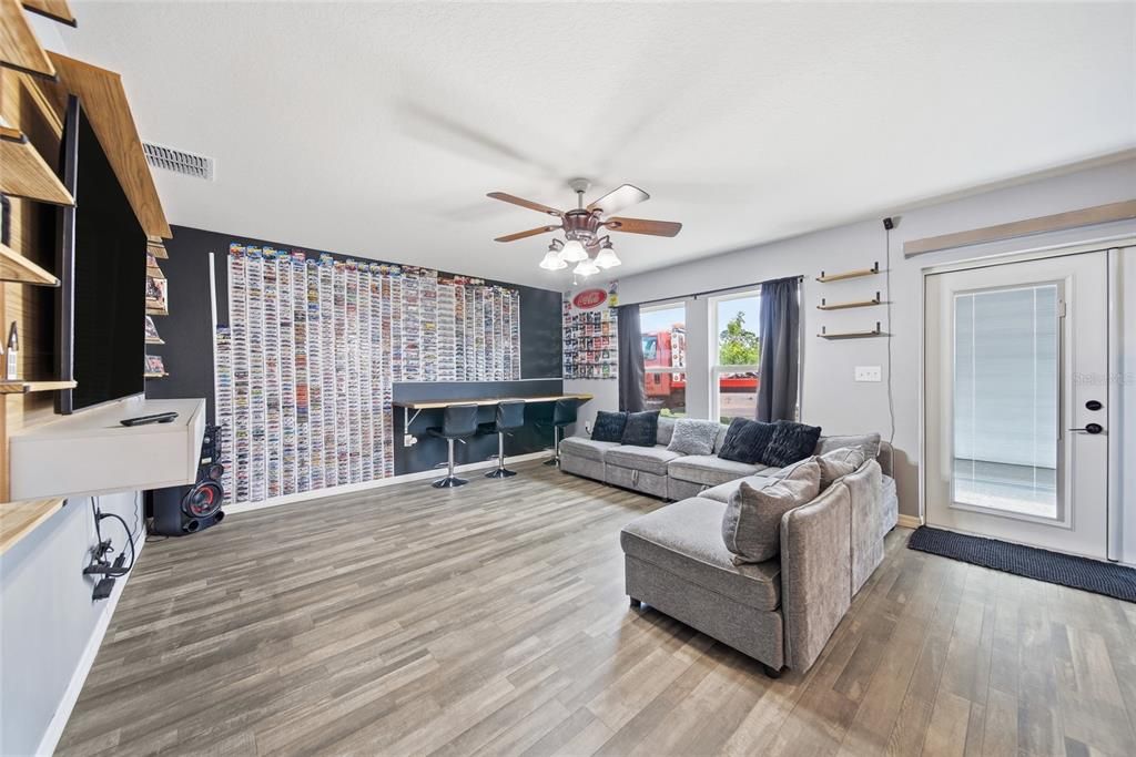 На продажу: $349,999 (4 спален, 2 ванн, 1646 Квадратных фут)