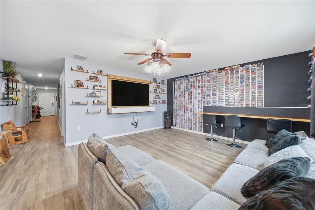 На продажу: $349,999 (4 спален, 2 ванн, 1646 Квадратных фут)