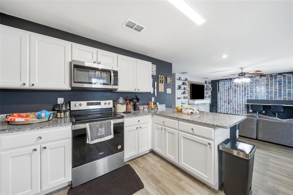 На продажу: $349,999 (4 спален, 2 ванн, 1646 Квадратных фут)