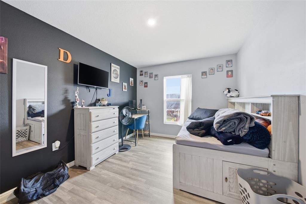 На продажу: $349,999 (4 спален, 2 ванн, 1646 Квадратных фут)