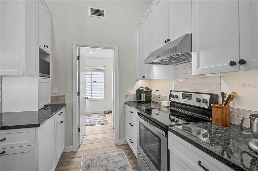 For Sale: $525,000 (4 beds, 2 baths, 1990 Square Feet)