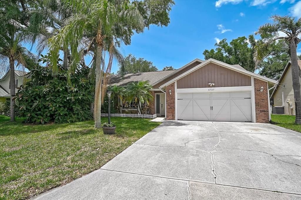 For Sale: $525,000 (4 beds, 2 baths, 1990 Square Feet)