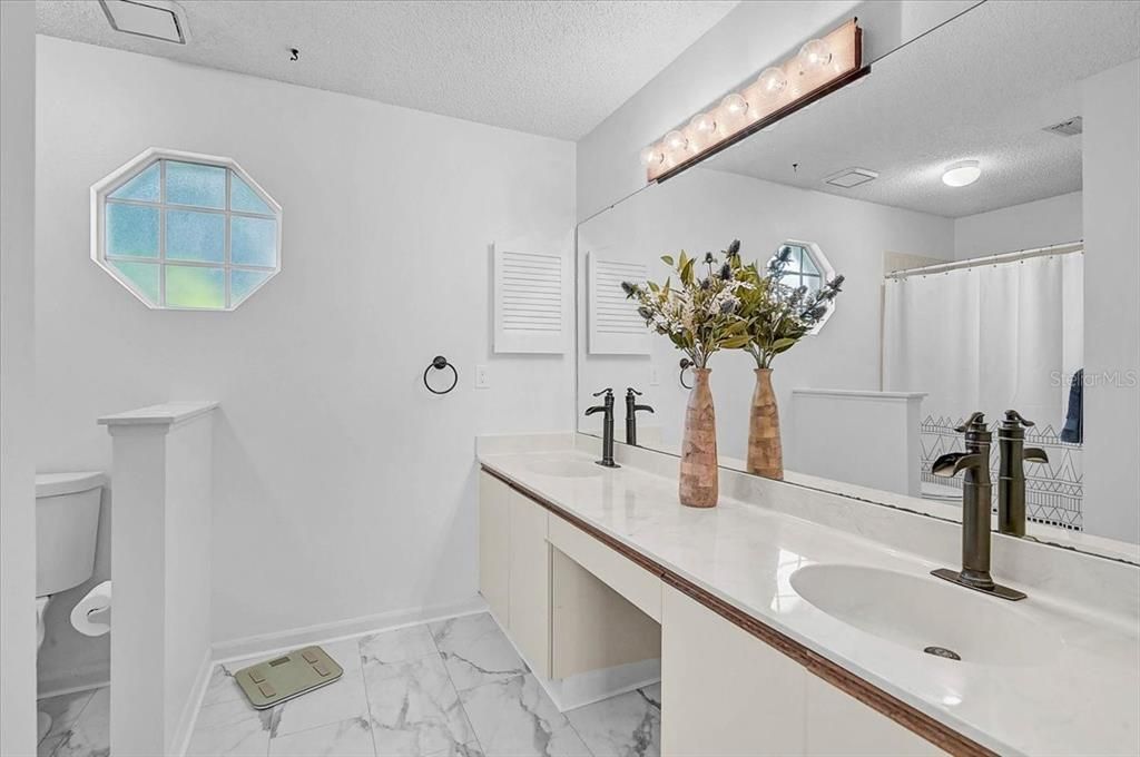 For Sale: $525,000 (4 beds, 2 baths, 1990 Square Feet)
