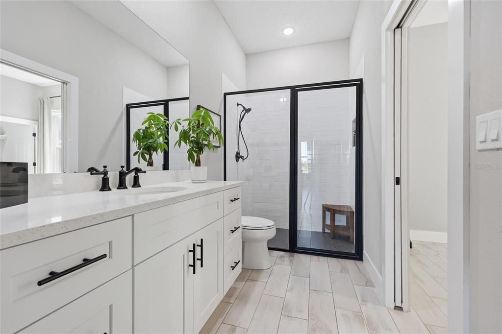 En Venta: $799,900 (4 camas, 3 baños, 2314 Pies cuadrados)