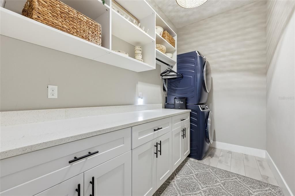En Venta: $799,900 (4 camas, 3 baños, 2314 Pies cuadrados)