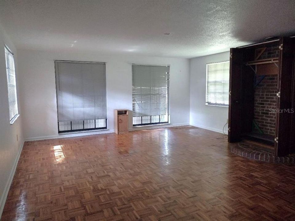 En Venta: $369,000 (4 camas, 1 baños, 1752 Pies cuadrados)