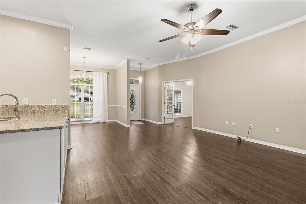 For Sale: $424,000 (4 beds, 3 baths, 1913 Square Feet)