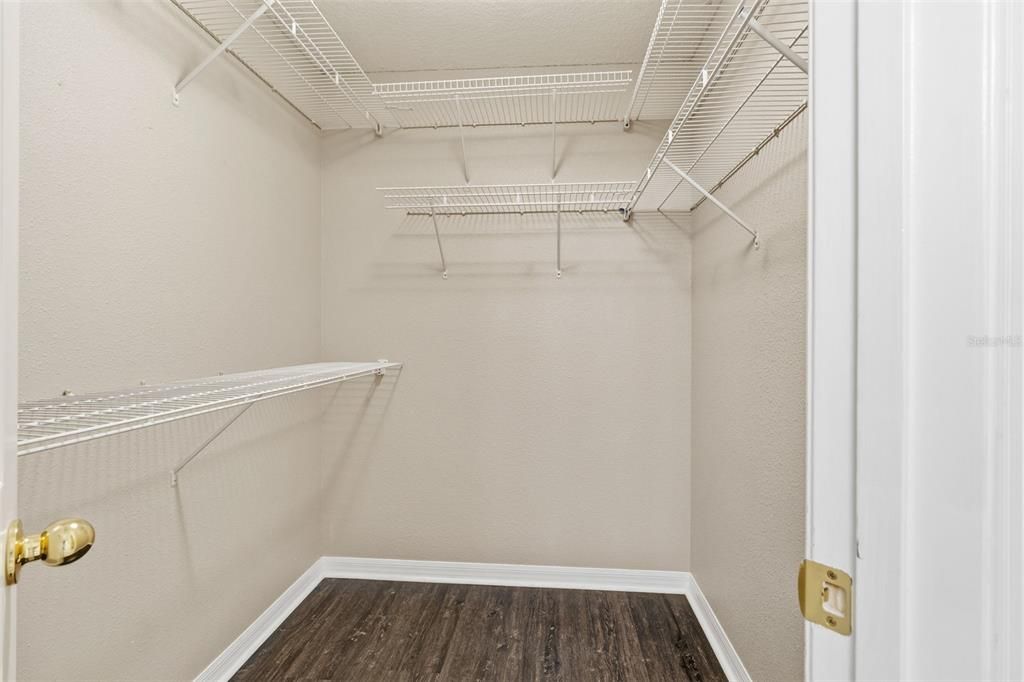 For Sale: $424,000 (4 beds, 3 baths, 1913 Square Feet)