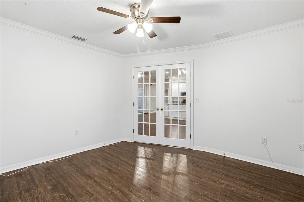 For Sale: $424,000 (4 beds, 3 baths, 1913 Square Feet)