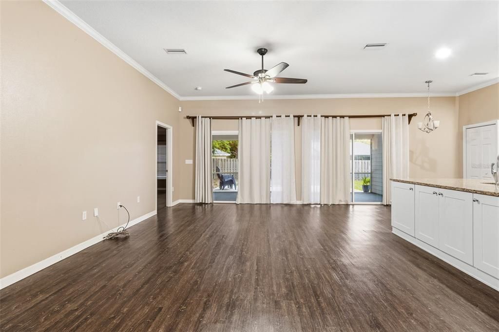 For Sale: $424,000 (4 beds, 3 baths, 1913 Square Feet)
