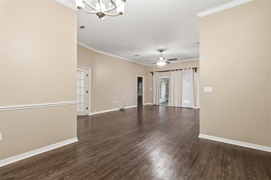 For Sale: $424,000 (4 beds, 3 baths, 1913 Square Feet)
