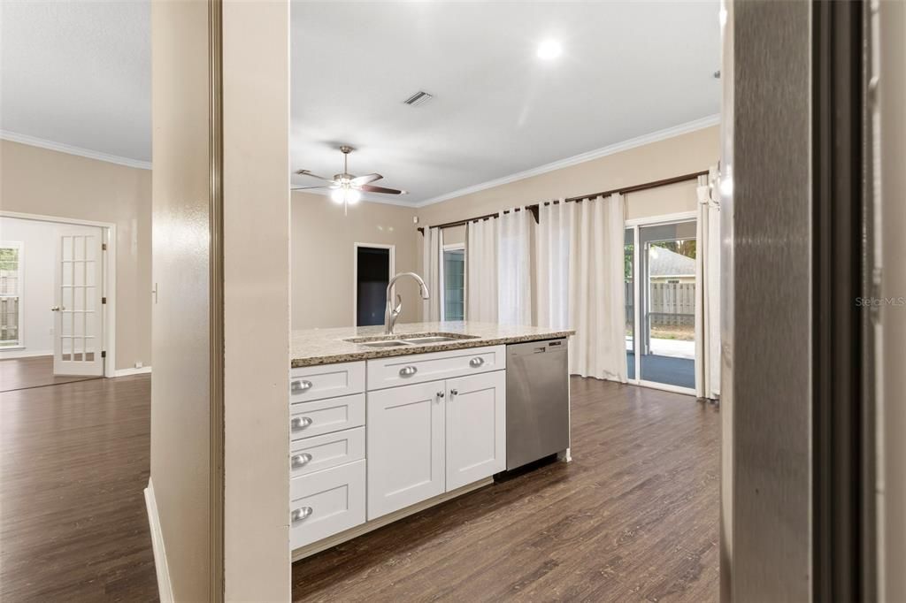 For Sale: $424,000 (4 beds, 3 baths, 1913 Square Feet)