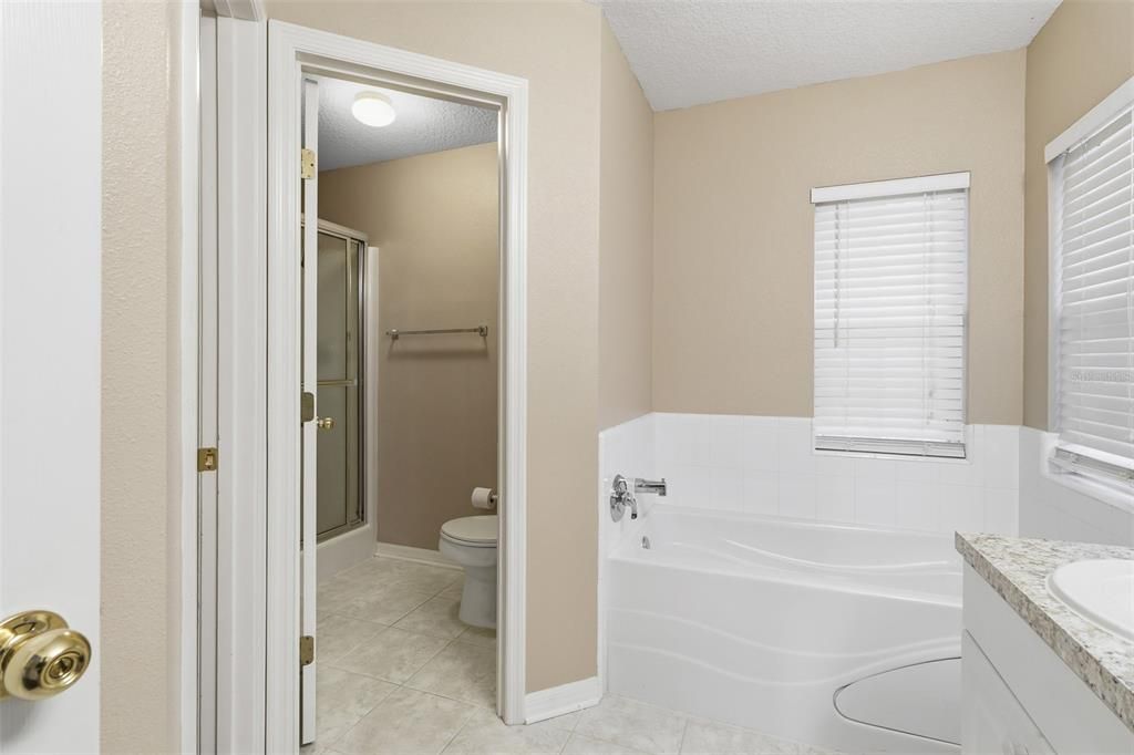 For Sale: $424,000 (4 beds, 3 baths, 1913 Square Feet)