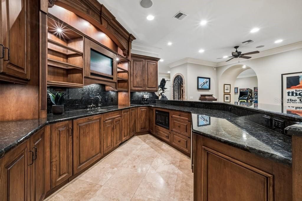 For Sale: $6,000,000 (5 beds, 6 baths, 7397 Square Feet)