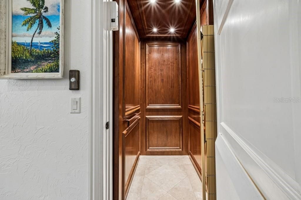 For Sale: $6,000,000 (5 beds, 6 baths, 7397 Square Feet)
